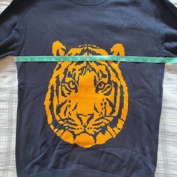 No Retreat Boys Pullover Sweater XL (18-20) - Navy Blue With Yellow/Orange Tiger - Picture 4 of 8